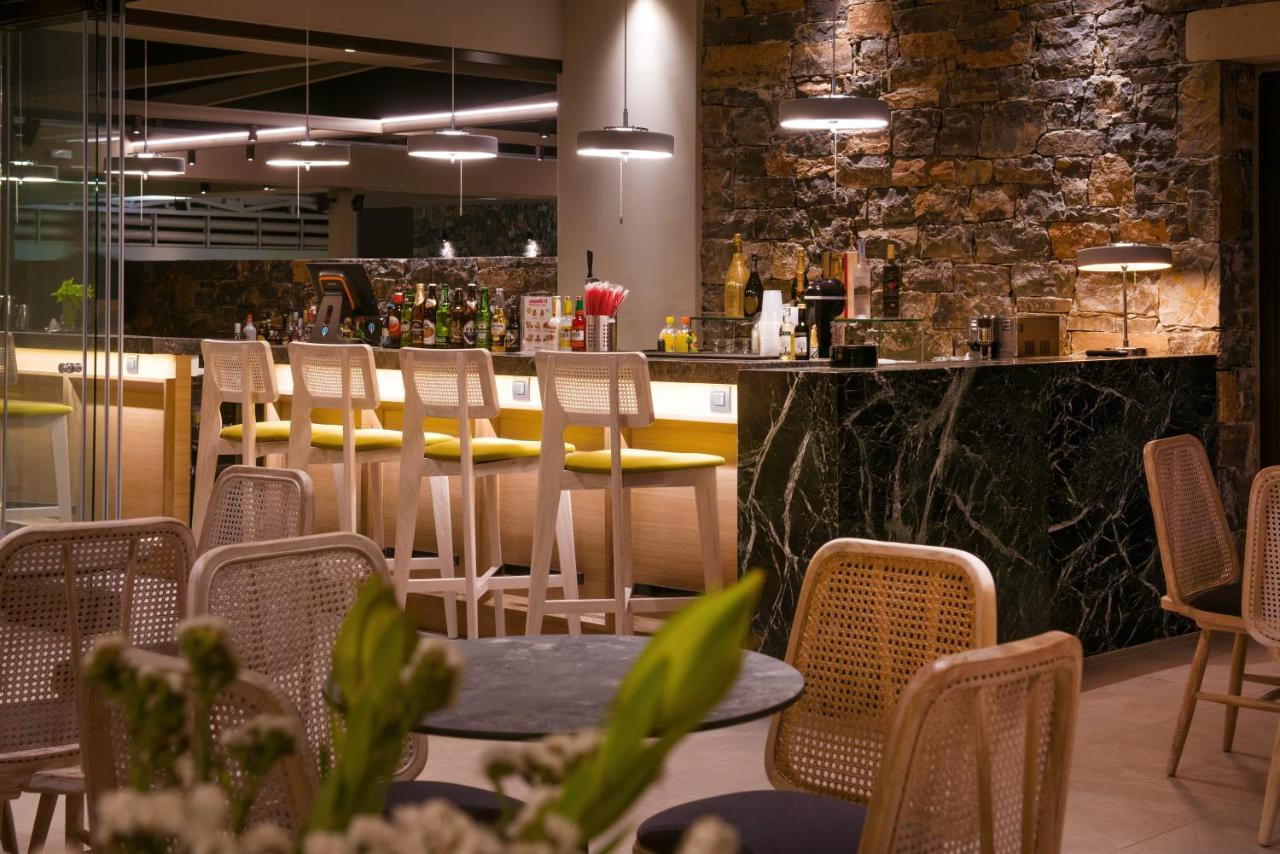 Petousis Hotel and Suites | bar